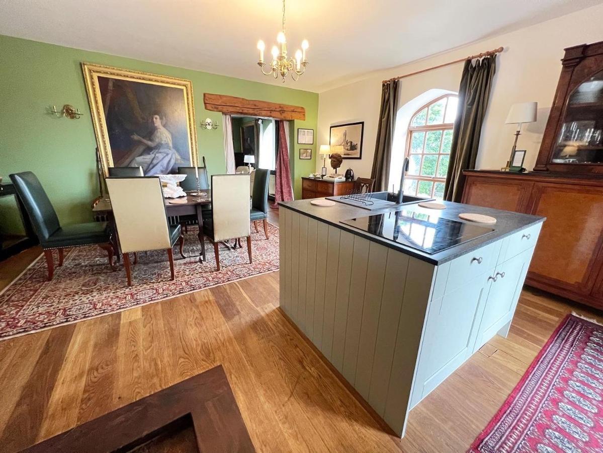 Tan-Yr-Ogo Gate Lodge, Gwrych Castle Llanddulas Екстер'єр фото