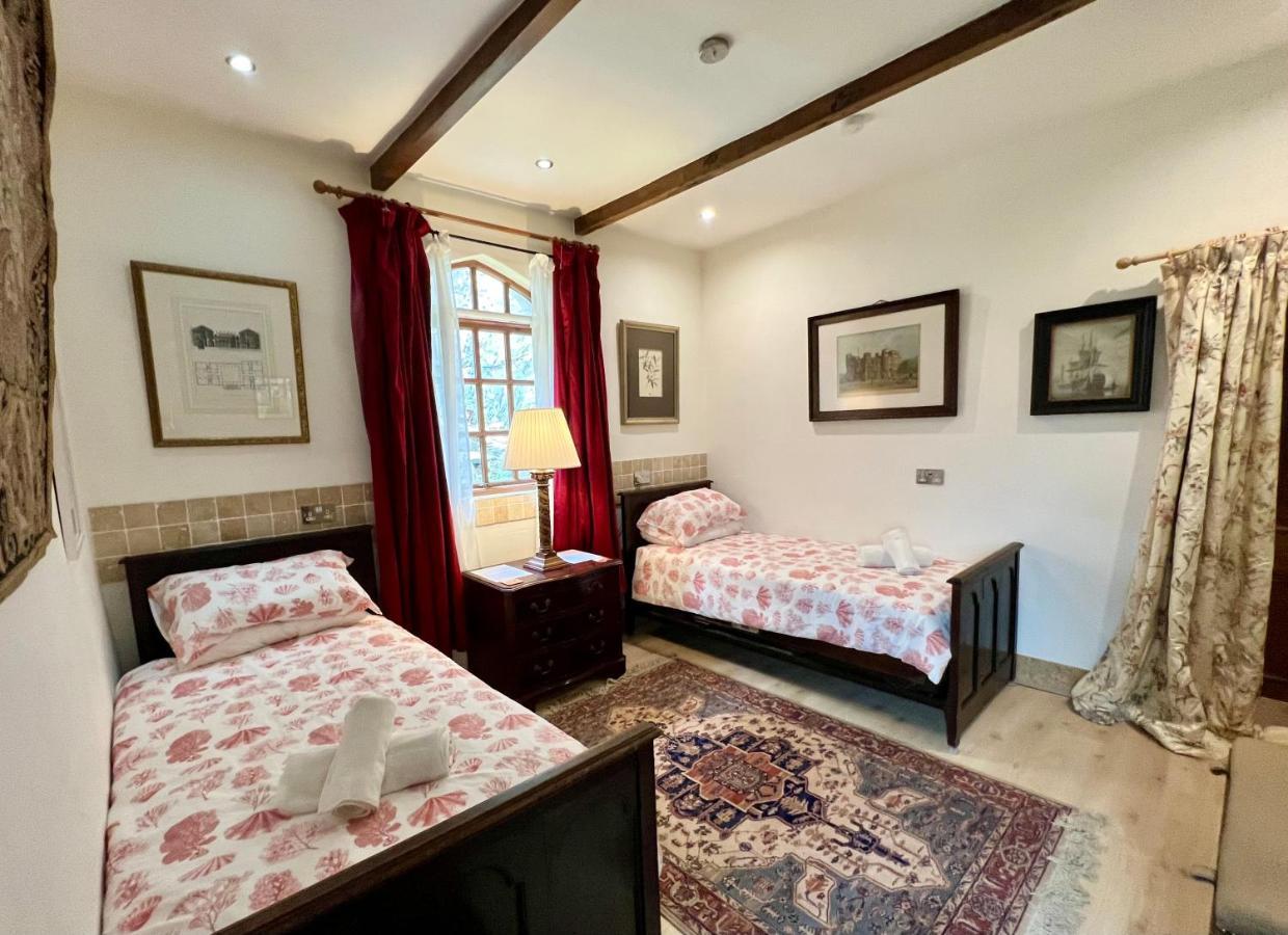 Tan-Yr-Ogo Gate Lodge, Gwrych Castle Llanddulas Екстер'єр фото