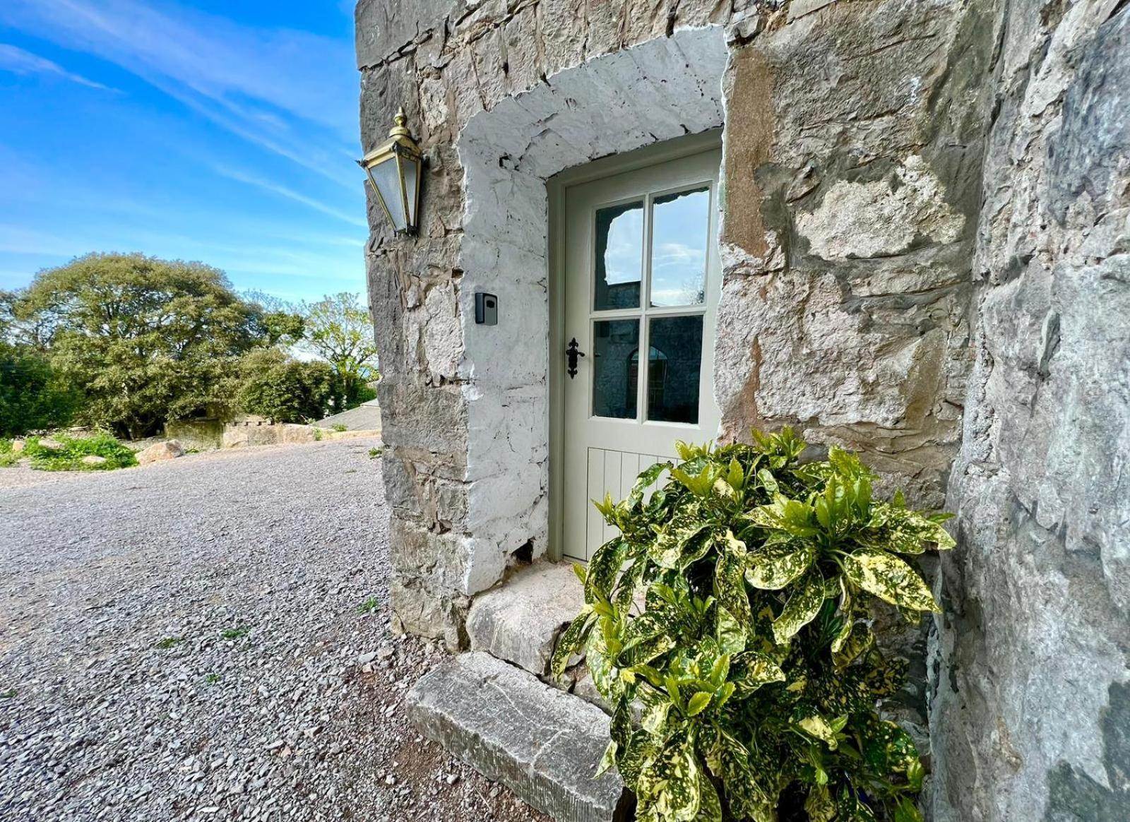 Tan-Yr-Ogo Gate Lodge, Gwrych Castle Llanddulas Екстер'єр фото